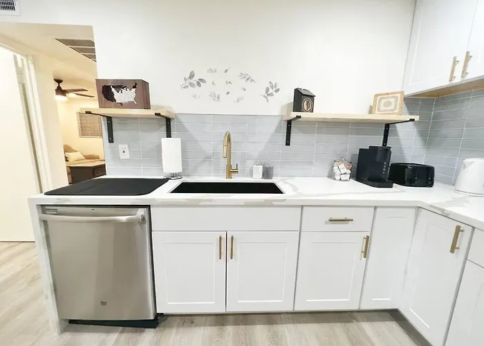 Urban Explorer: 2br Asu & Mill Apartment