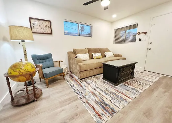 Urban Explorer: 2br Asu & Mill Apartment *
