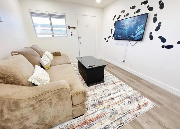 Urban Explorer: 2br Asu & Mill Tempe